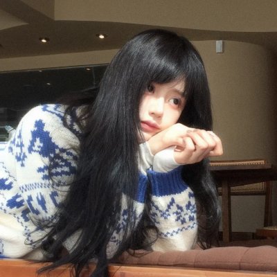 黑暗中的两个人
